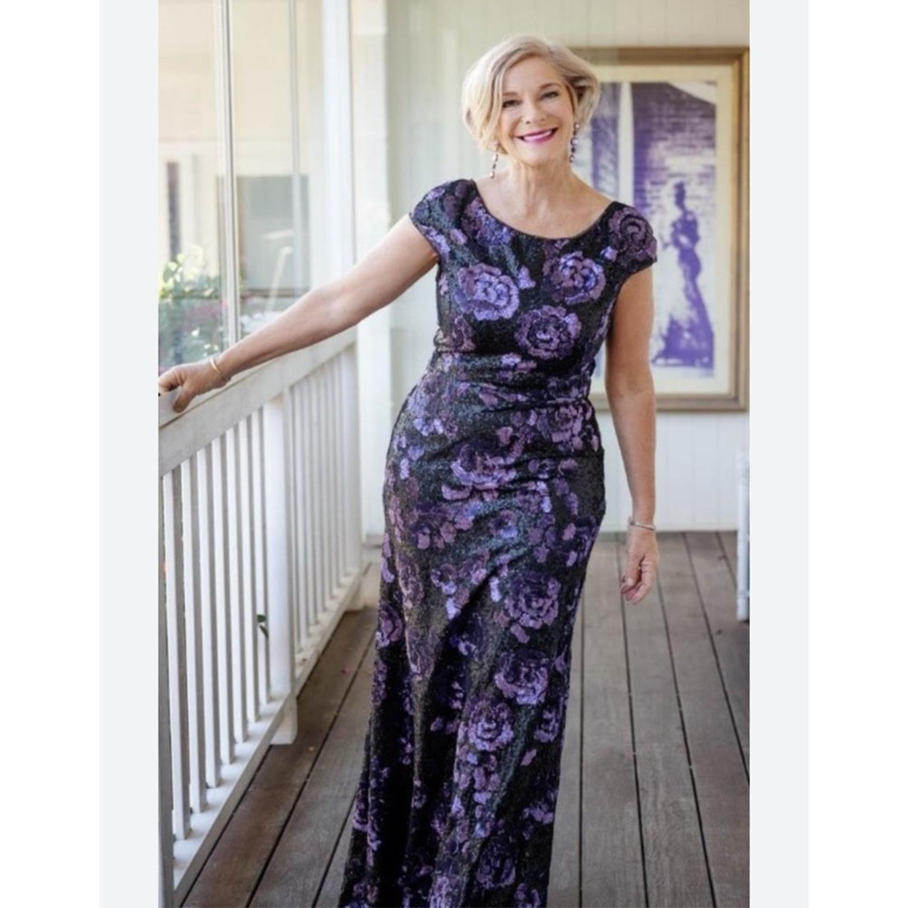 NWT VERA WANG Cap Sleeve Floral Gown size 4- Purple